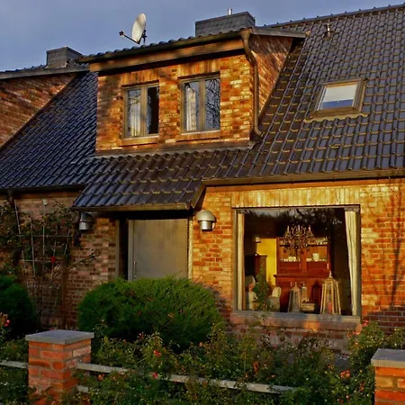 Große / Haushälfte In Peetzig Am