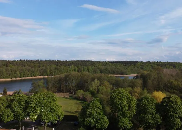 Grosse / Haushaelfte In Peetzig Am آنغرمونده